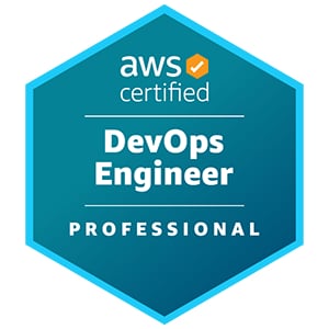Selo de certificação AWS, em formato hexagonal e fundo verde. Em branco, no interior do selo, encontra-se o nome da certificação “AWS Certified DevOps Engineer - Professional”.