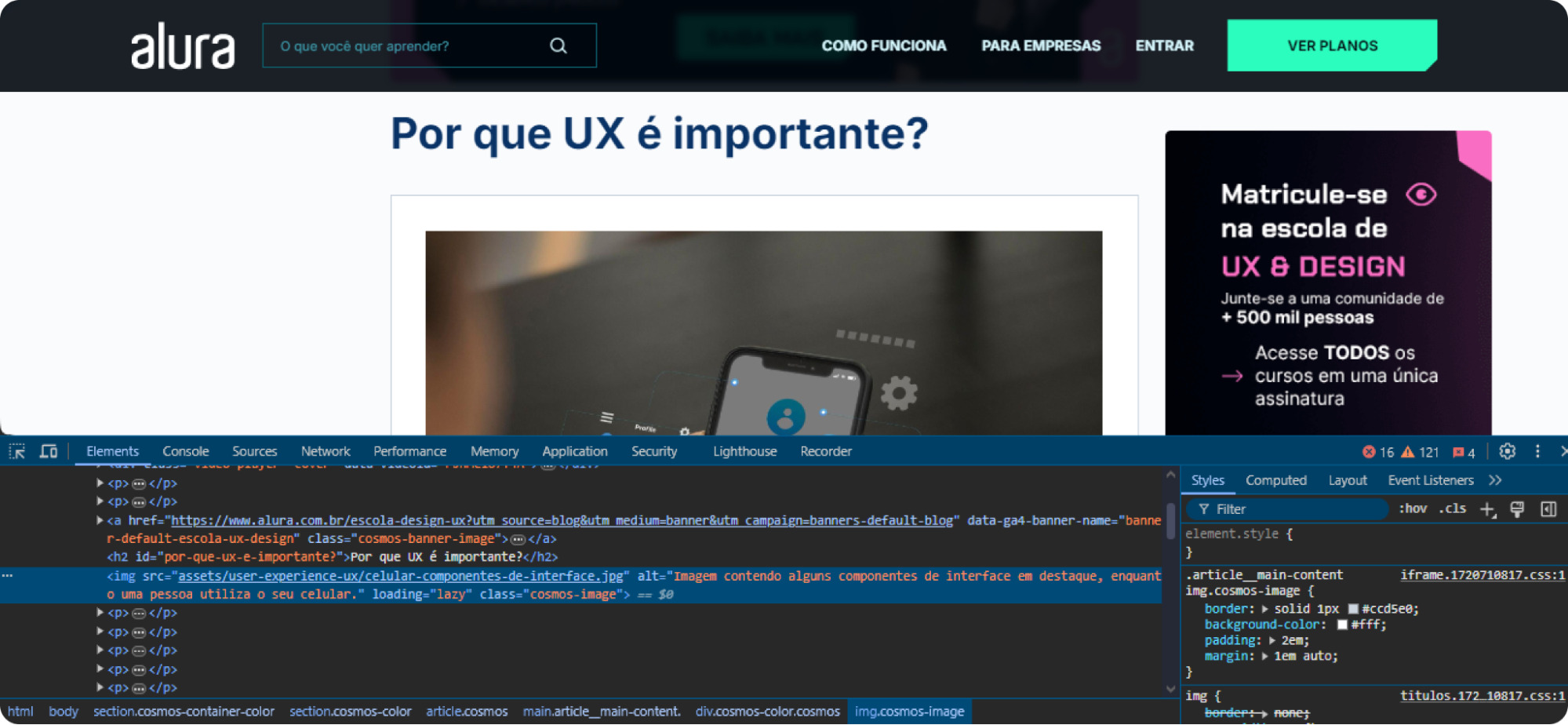 Página de artigo da Alura. No topo, está o título “Por que UX é importante”, e logo abaixo uma imagem. Abaixo da página está a área de inspecionar elemento do navegador, com a linha da imagem selecionada, exibindo o link da imagem e o texto alternativo “Imagem contendo alguns componentes de interface em destaque, enquanto uma pessoa utiliza o seu celular”.