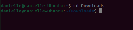 Terminal do Linux, onde o comando cd Downloads foi executado e a pasta Downloads acessada no terminal.