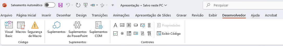 Cabeçalho de ferramentas do PowerPoint com a aba “Desenvolvedor” selecionada e as suas respectivas funcionalidades visíveis.