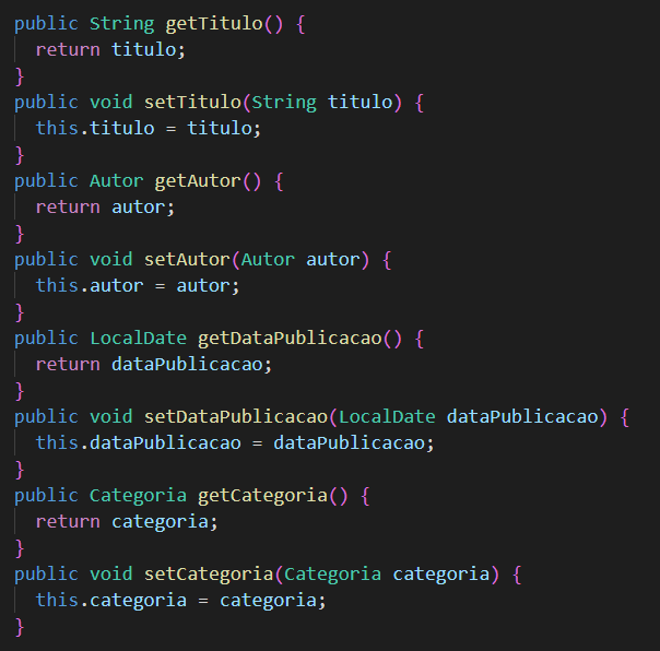 alt text: Imagem com fundo preto, mostrando a implementação dos getters e setters feita automaticamente para todos os atributos selecionados.