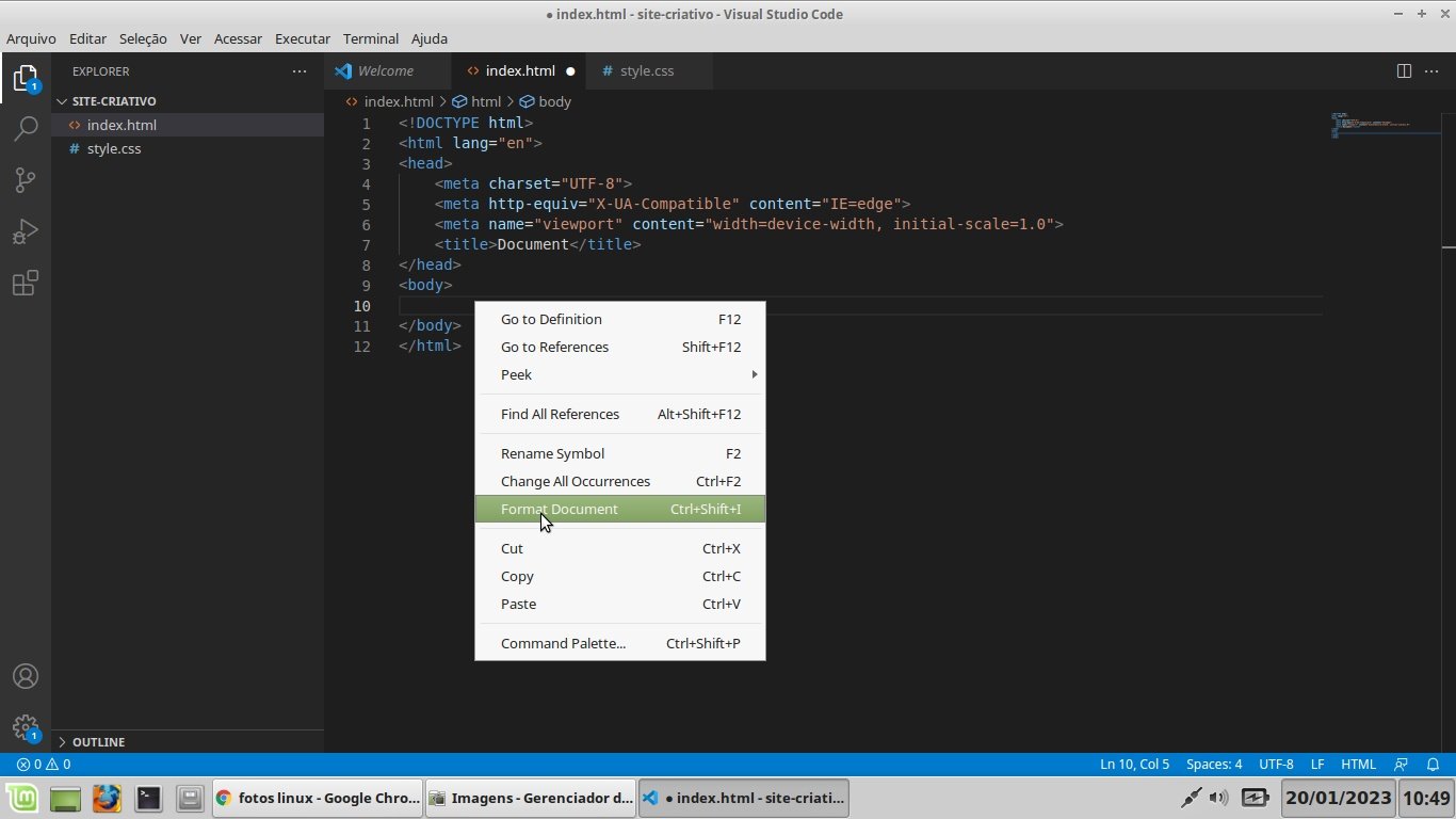 Imagem mostrando o VS Code com a opção de formatar documento. A tela está com fundo escuro e letras em branco, laranja e azul. No meio da página aparece um conjunto de opções que foi gerada a partir do clique direito do mouse. Nesse conjunto de opções aparece em destaque a opção de formatar documento e com o atalho CTRL + SHIFT + I.