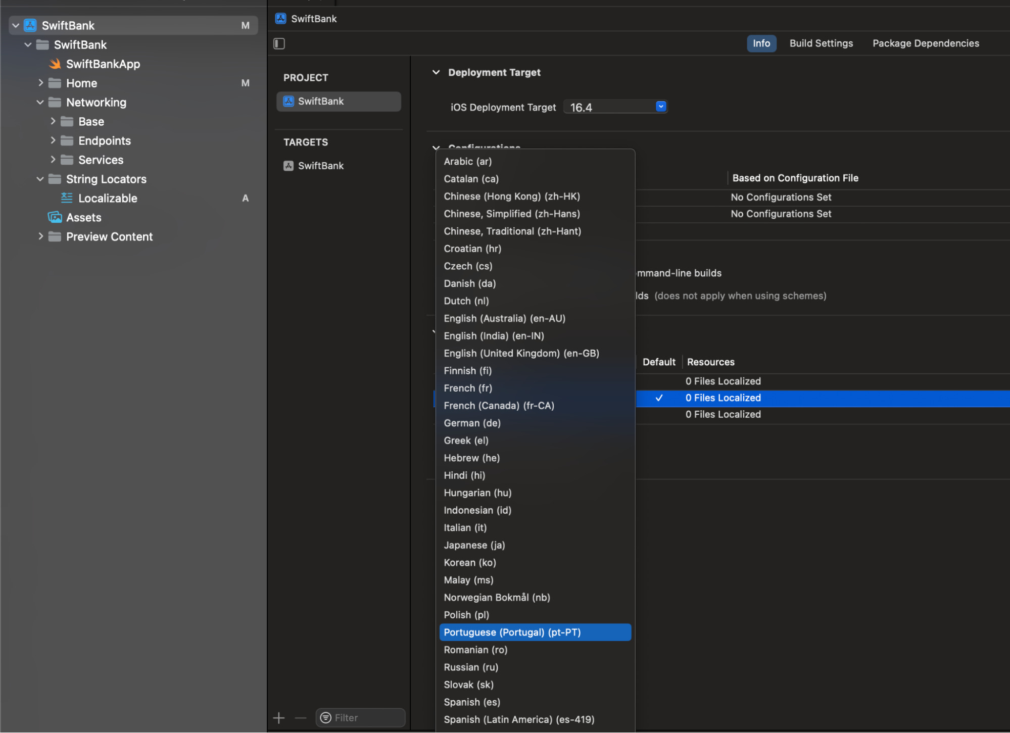 A imagem mostra a tela de configurações de build no Xcode para um projeto iOS chamado SwiftBank, destacando as opções de idiomas disponíveis para localização, com o idioma português selecionado.