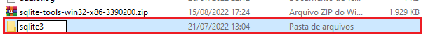 Imagem do gerenciador de arquivos do Windows, com fundo branco, na pasta raiz da unidade C. Na parte de cima, temos o arquivo compactado do sqlite tools, e abaixo temos a pasta extraída com o novo nome.